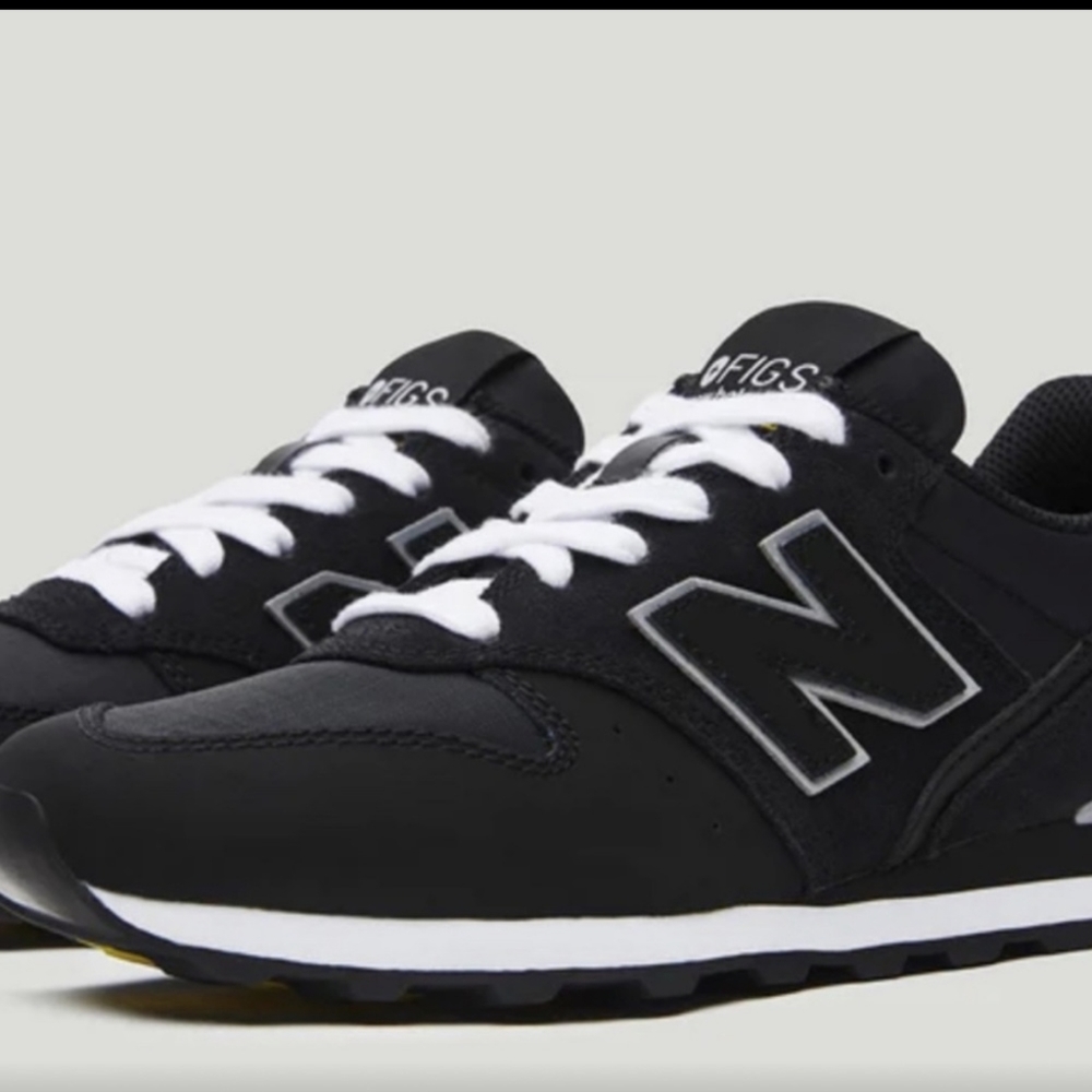 NWT Black Figs x New Balance Women's 996